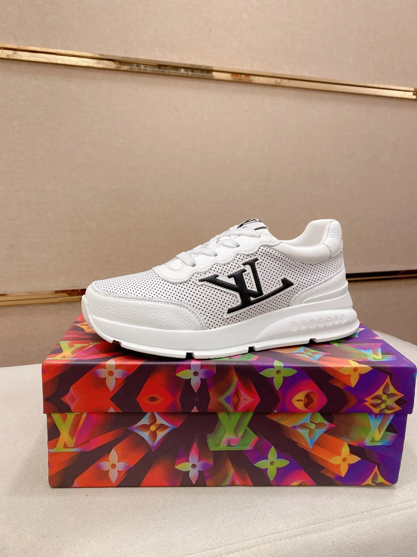 Men's shoes: 442💰🎉🎉LV~Louis Vuitton trendy men's shoes, new shipments, latest matching, the same style as the official website, super high quality, hot sales of the season [strong][strong][strong]Selected first-layer cowhide, comfortable sheepskin lining, original last, comfortable on the foot, wear-resistant rubber outsole, size: 38-44.